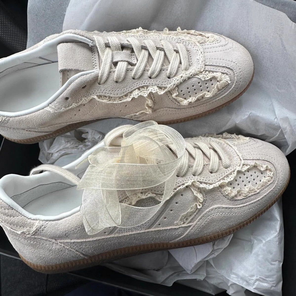 Women's Belinda Lace Detail Fashion Sneakers